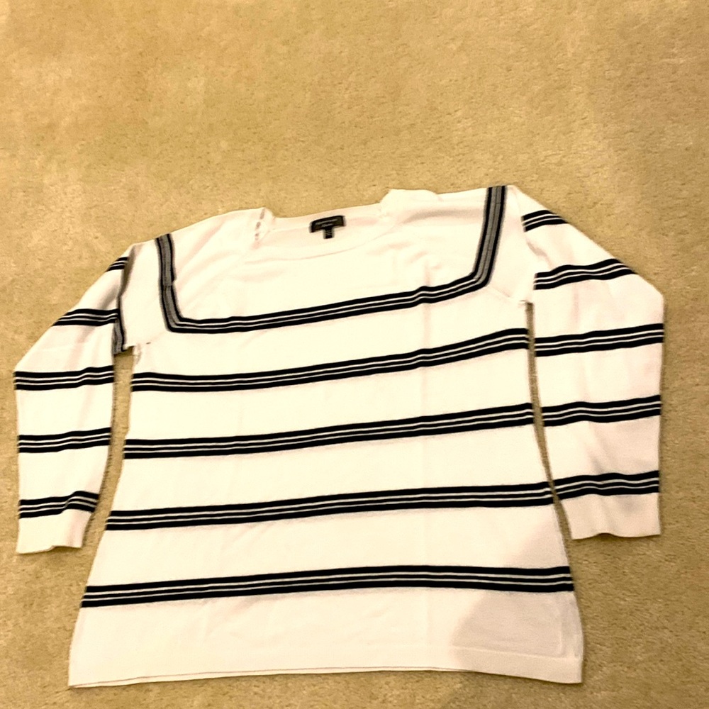Light weight black and white sweater top. XXL.